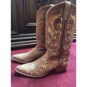 COWBOY BOOTS + boot socks + leather protectant